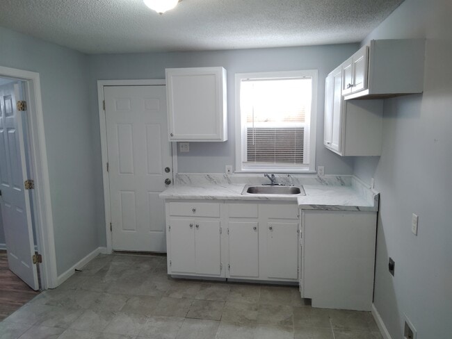 Photo - 881 N Claybrook St