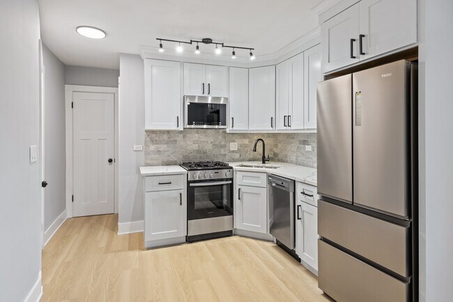 1434 Circle Ave Unit 1 North
