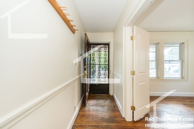 Photo - 9/1 Spacious Oak Square 4BR/2BA w/free laundry, parking, deck!