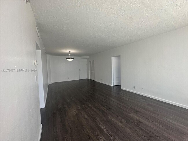 Building Photo - 3000 S Ocean Dr Unit 922