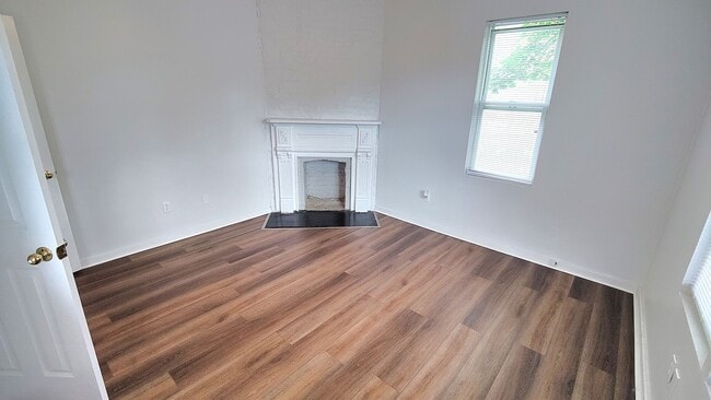 Photo - 409 Kingsboro St Unidad 2