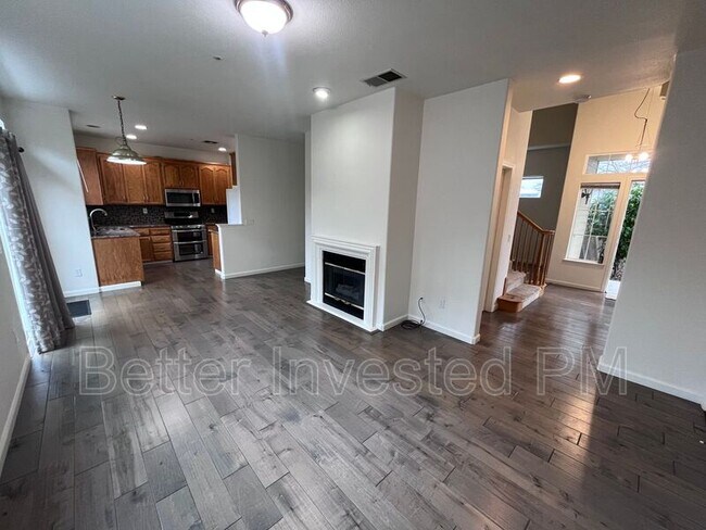 1429 Woodside Cir