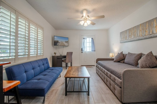 Photo - 3120 Peel Ave Unidad 2