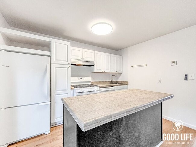 Photo - 720 W Lewis St Unit 14