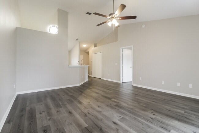 Photo - 104 Little Fox Ave