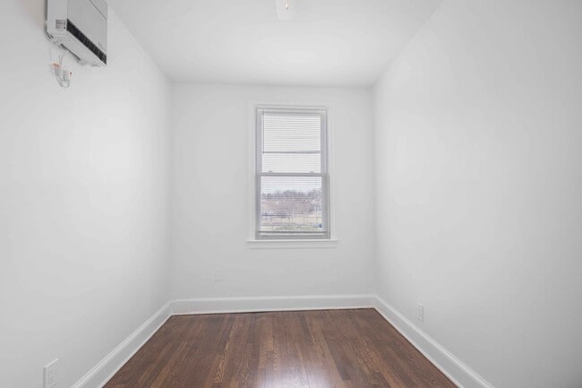 Photo - 3930 10th St NE