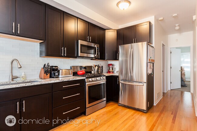 Photo - 1417 W Erie St Unidad #  02