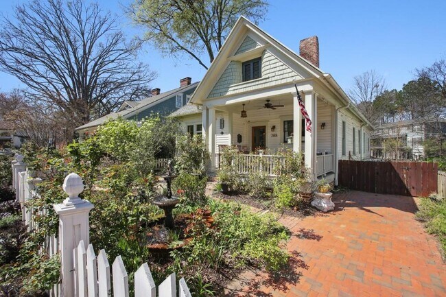 Photo - 788 Lake Ave NE