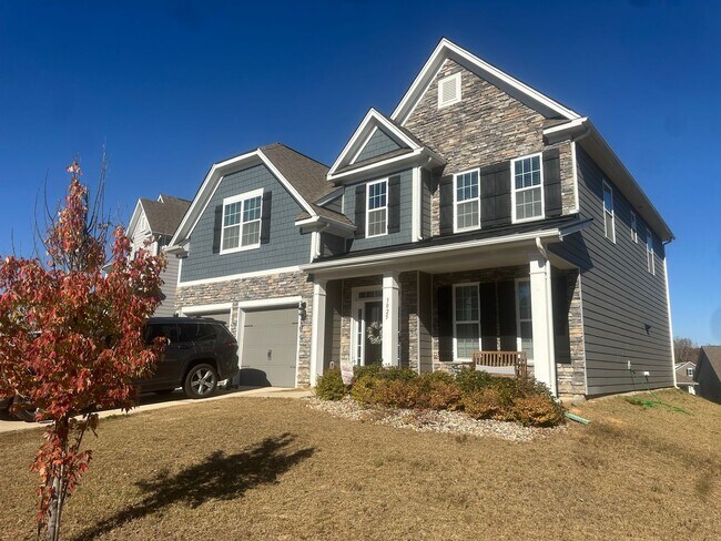 Building Photo - Convenient Living & Prime Location - 4 BR,...