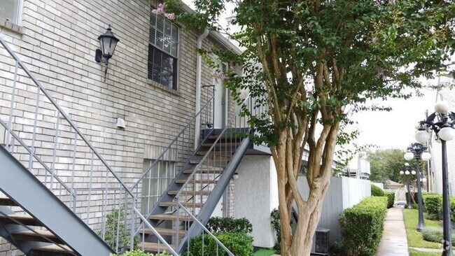 Building Photo - 8787 Brae Acres Rd Rental