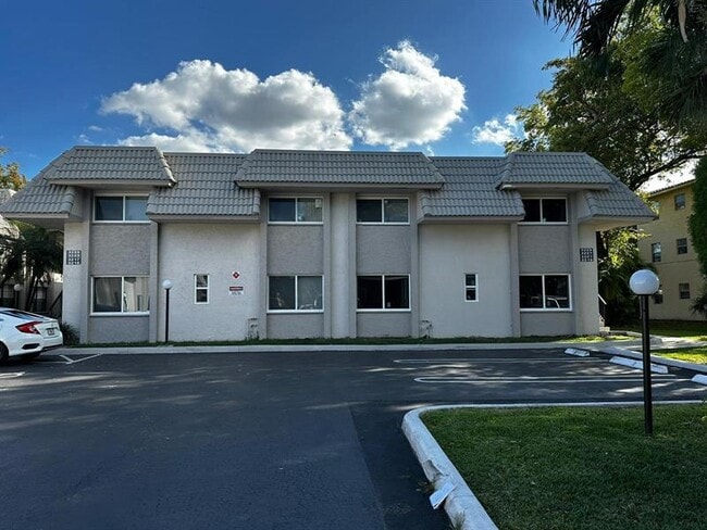 Building Photo - 3269 NW 102nd Terrace Unit 3269