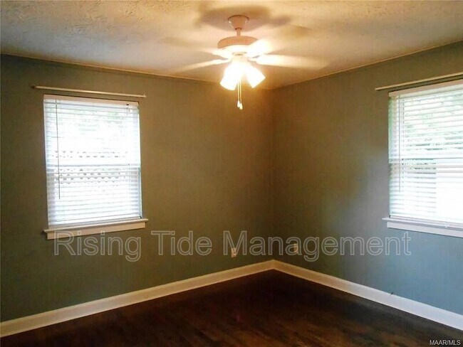 Photo - 3704 Honeysuckle Rd