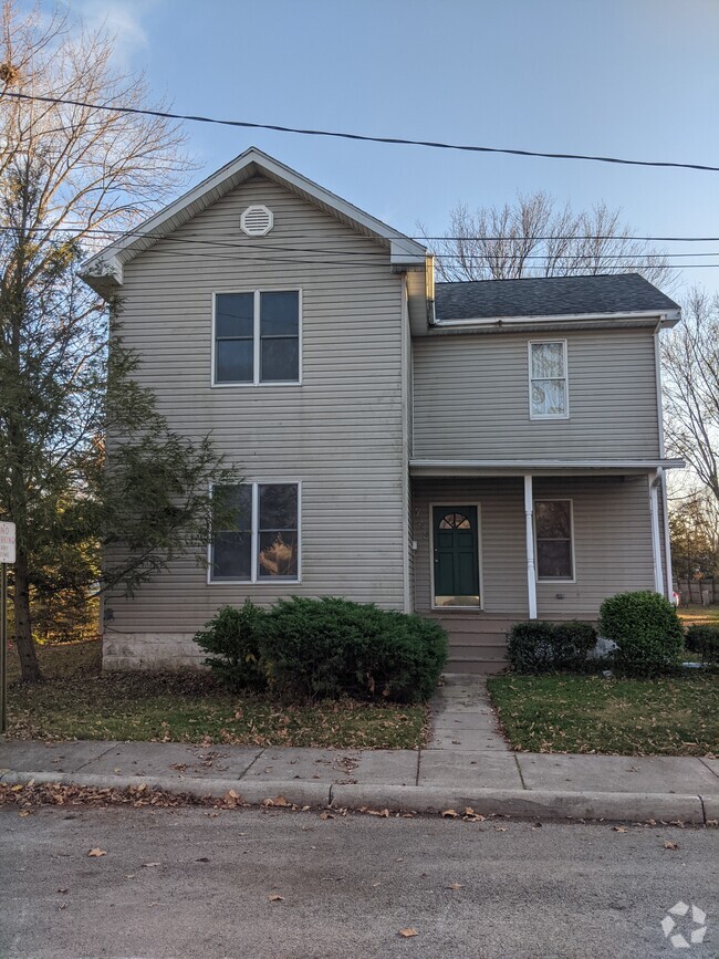 Building Photo - 743 South St Rental