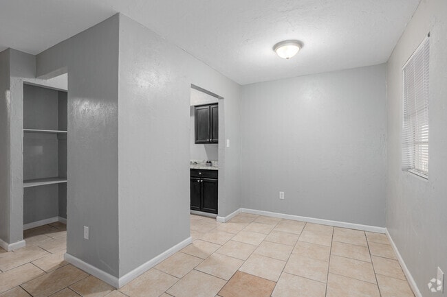 1BR, 1BA - 650SF - Dining Room