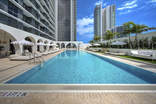Metro Edgewater apartments — community photo