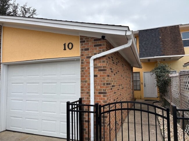 Building Photo - 92 5th Ave