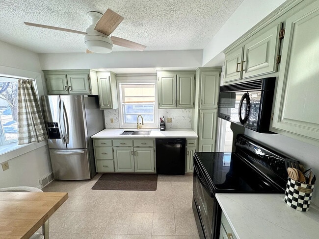 Photo - 4147 Yates Ave N