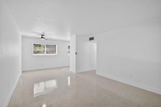 Photo - 1821 Middle River Dr Unidad 1