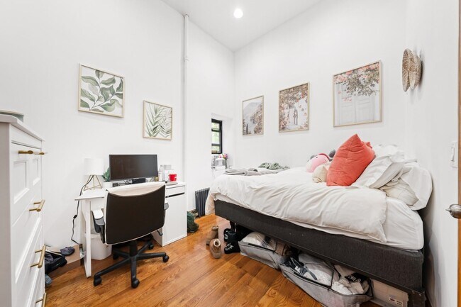 Photo - 321 E 14th St Unit 2B