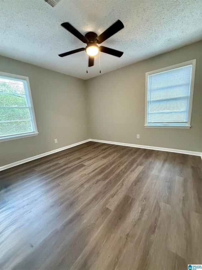 Photo - 205 Lake Dr Cir NE