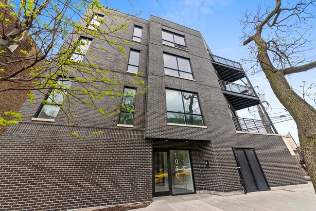 Building Photo - 1050 W Cornelia Ave