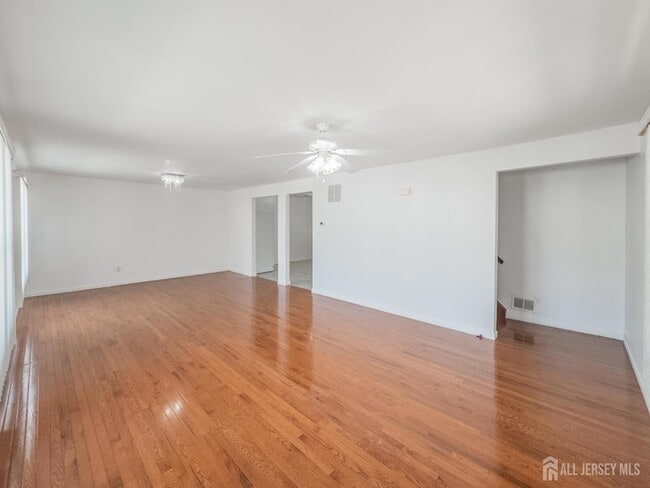 Photo - 105 Lowell St