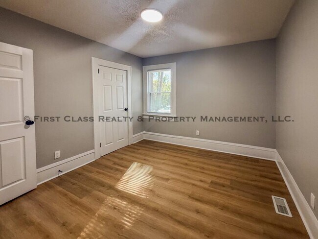 Photo - 1108 Henderson Ave