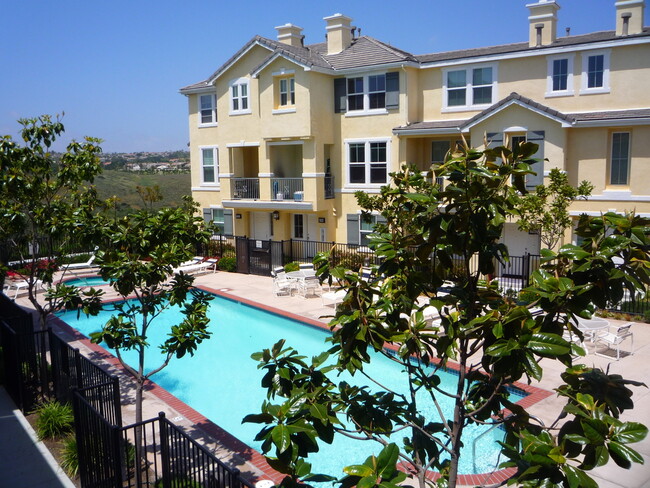 Great Deal for Spacious townhome in Otay R... - Great Deal for Spacious townhome in Otay R...