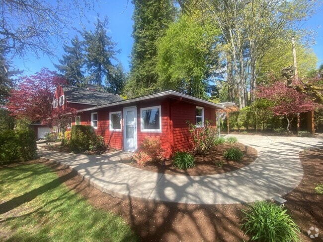 Building Photo - 7235 SW Canyon Dr Unit 7235 Rental