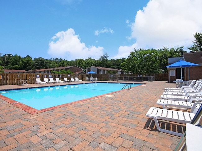 Piscina espectacular - Edgefield Apartments