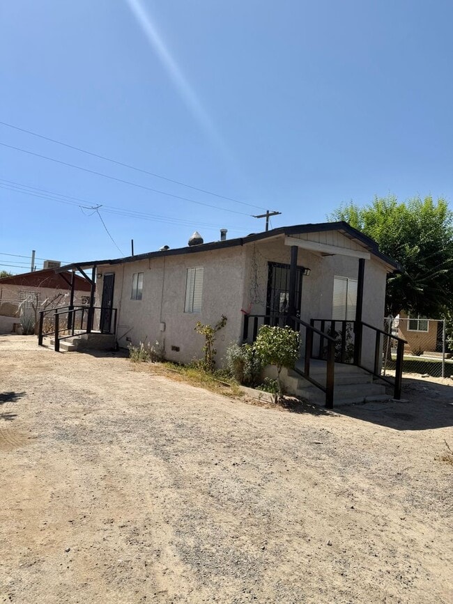 Building Photo - one-bedroom house in Delano - Schedule your tour now!
