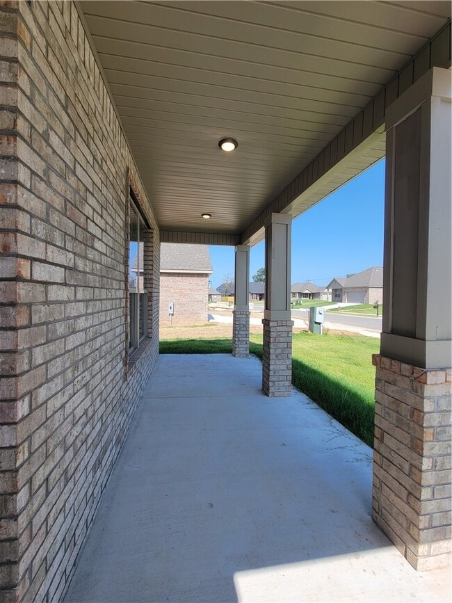 Photo - 1041 E Skyline Lp