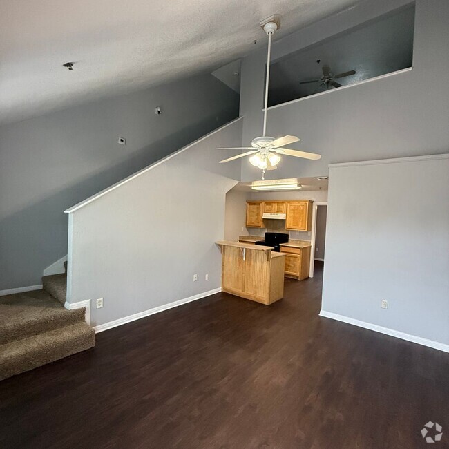 Building Photo - $500 Off 1st Full Month!* All Utilities In... Unit 119 Rental