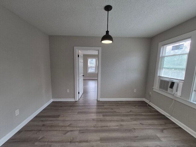 Photo - Newly Renovated Upstairs 2 Bedroom Apartment