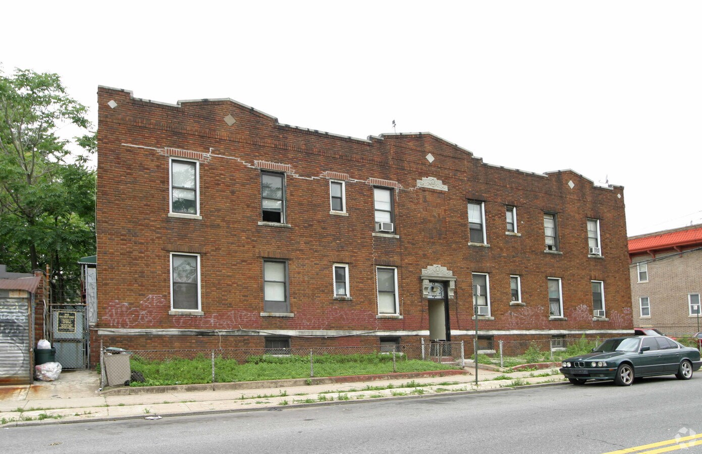 Photo - 1174 New York Ave Apartments