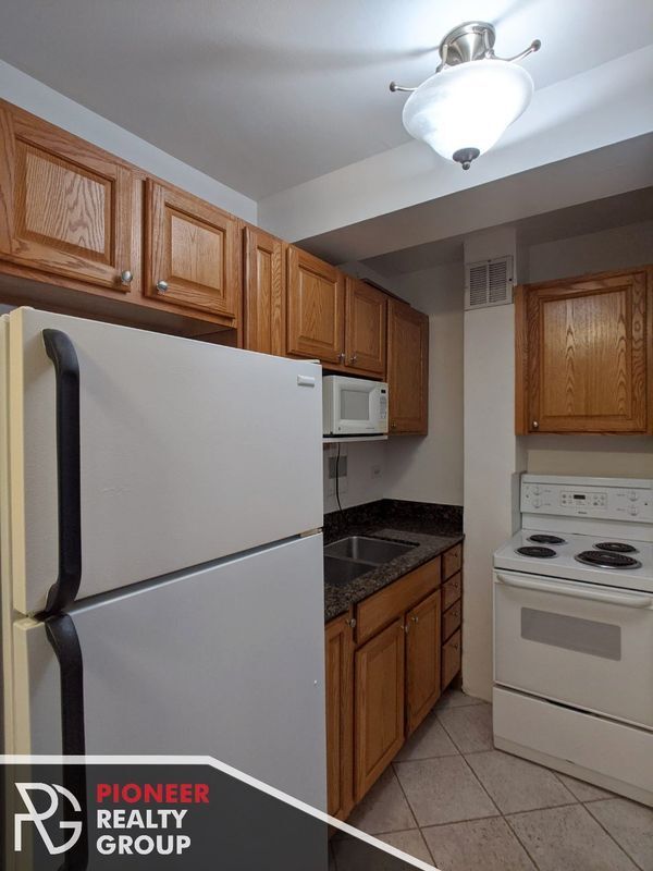 Photo - 4180 N Marine Dr Unit 110
