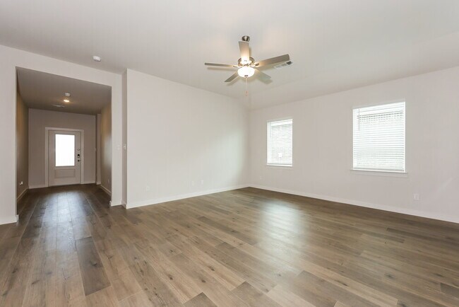 Photo - 315 Julian Davis Dr