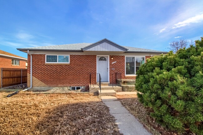 3 Bedroom 2 bath single family home in Denver - 3 Bedroom 2 bath single family home in Denver