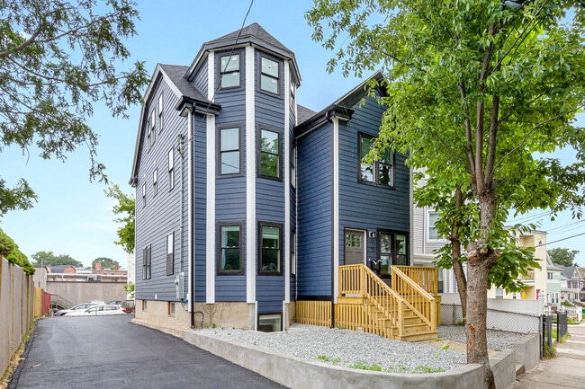 Photo - 77 Winchester St