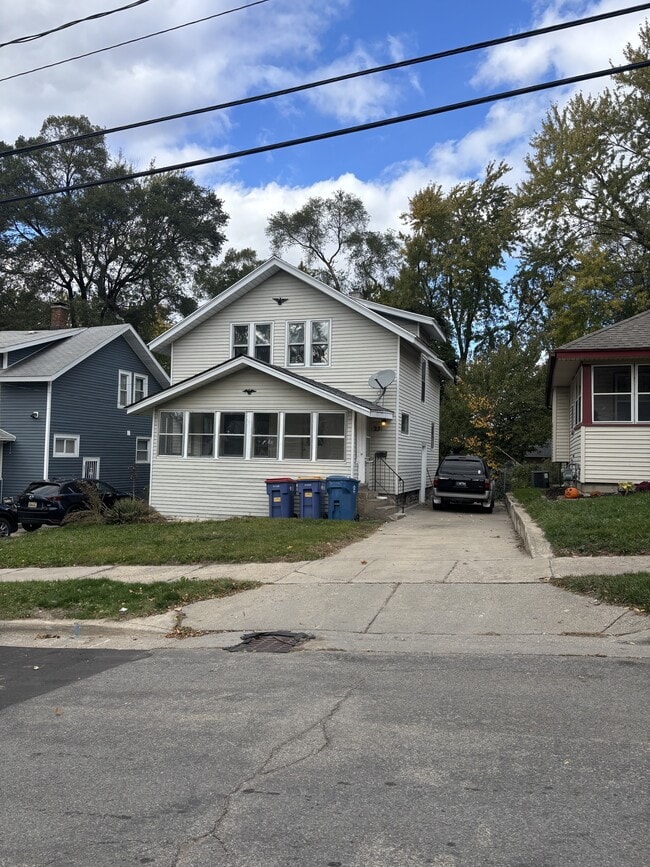 Building Photo - 231 Dickinson St SW