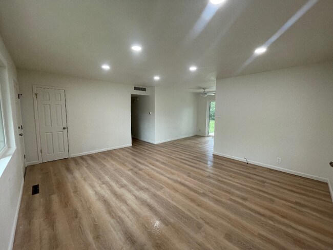 Photo - 2405 Tamarac Dr