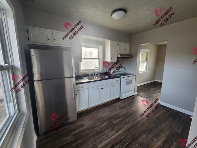 Photo - 2033 Covert Ave