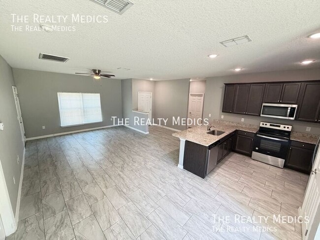 Photo - 130 Dailey St SE