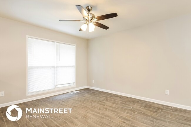 Photo - 833 Brian Ln