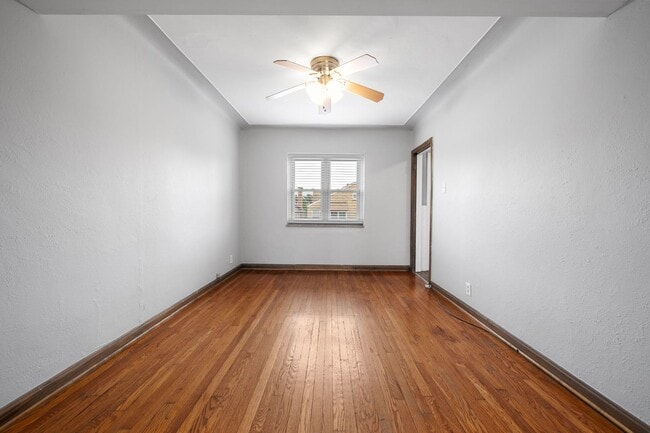 Photo - 5821 Lindenwood Ave Unit 5821-2W Lindenwood