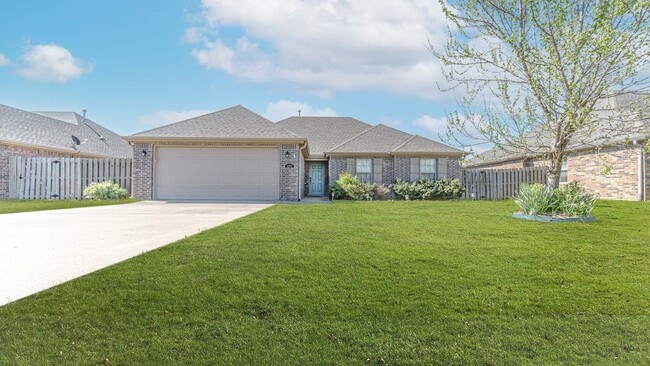 Building Photo - Beautiful Home in Bentonville!