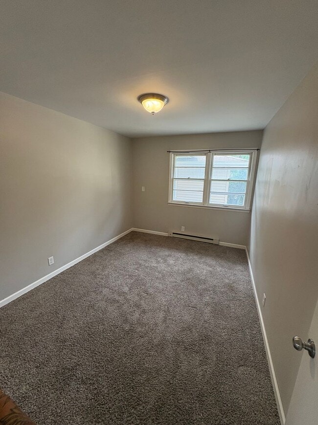 Photo - 3 Bedroom 1 Bathroom Duplex in Cedar Falls... Casa