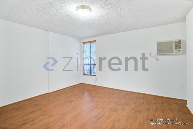 Photo - 4506 Saugus Ave