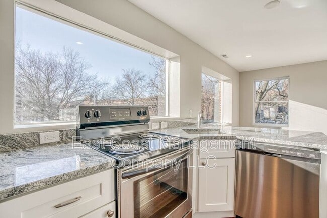 Building Photo - 1623 E Baltimore St Unit Apt 2