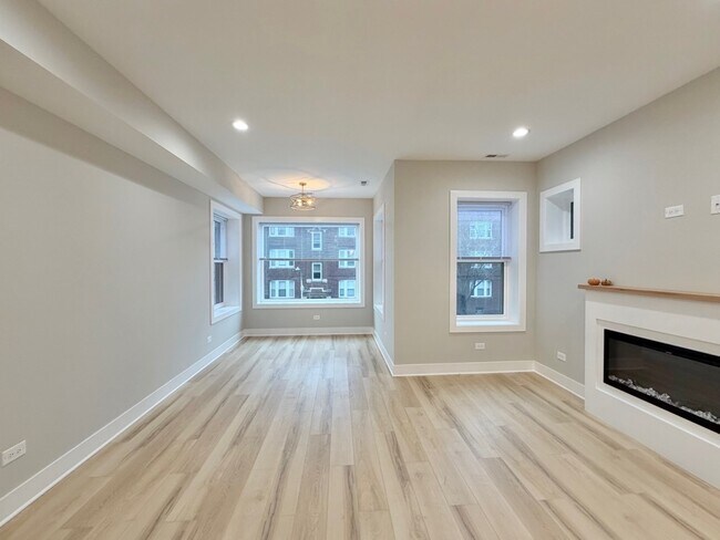 Photo - 4908 N Rockwell St